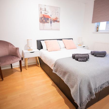 Bright And Spacious One Bedroom Apparment, Free Parking London Exterior foto
